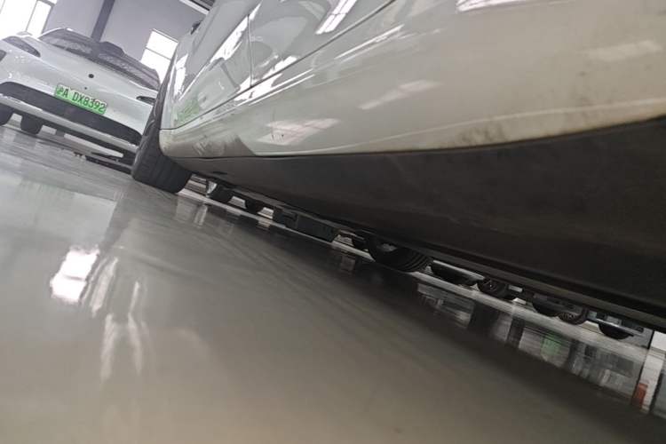 Used Tesla Model 3 2021 Performance High-Performance All-Wheel-Drive Version 3D6 Left Side Sill