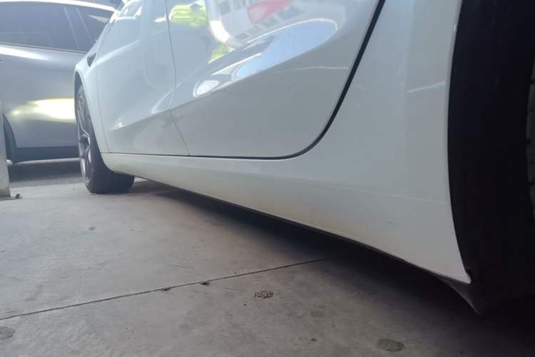 Used Tesla Model 3 2021 Revised Version II – Performance High-Performance All-Wheel-Drive Edition Left Side Sill