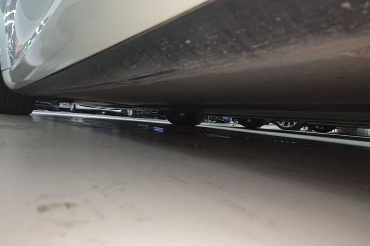 Used Tesla Model 3 2021 Performance High-Performance All-Wheel-Drive Version 3D6 Left Side Sill