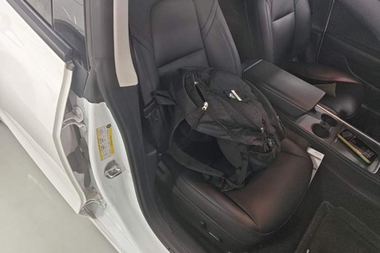 Used Tesla Model 3 2021 Performance High-Performance All-Wheel-Drive Version 3D6 Right Front Seat