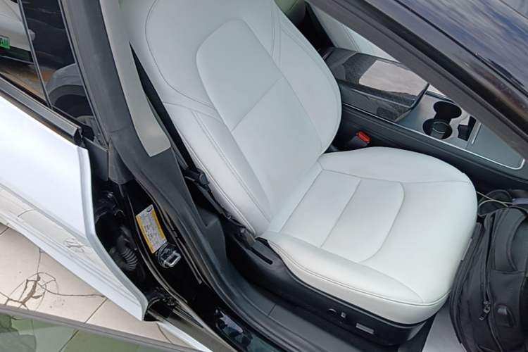 Used Tesla Model 3 2021 Performance High-Performance All-Wheel-Drive Version Right Front Seat