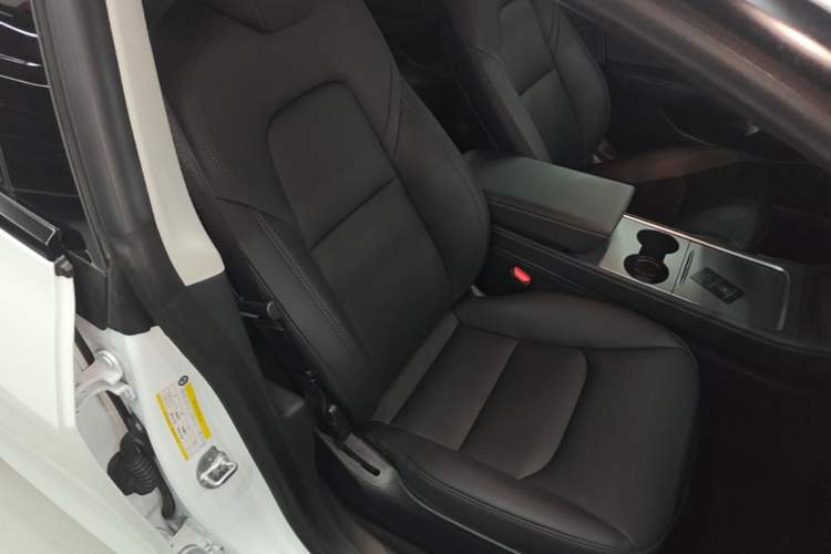 Used Tesla Model 3 2021 Performance High-Performance All-Wheel-Drive Version 3D6 Right Front Seat