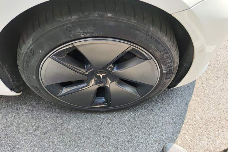 Used Tesla Model 3 2021 Standard Range Rear-Wheel Drive Upgraded Version 3D6 Right Front Wheel Hub