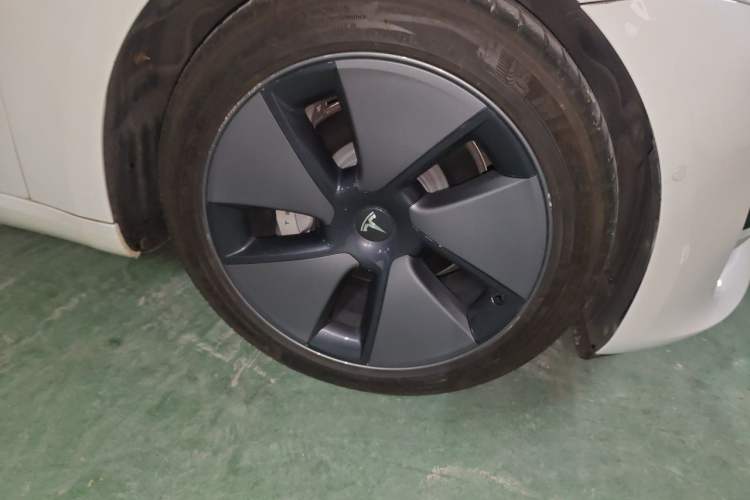 Used Tesla Model 3 2021 Standard Range Rear-Drive Upgraded Version Right Front Wheel Hub