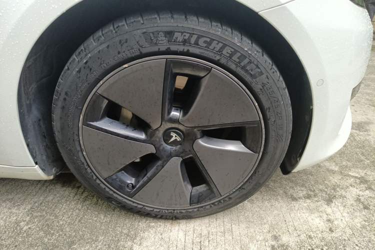 Used Tesla Model 3 2021 Standard Range Rear-Drive Upgraded Version Right Front Wheel Hub