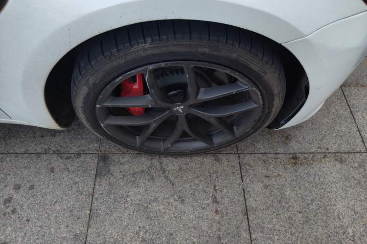 Used Tesla Model 3 2021 Revised Performance Version with All-Wheel Drive 3D1 Right Front Wheel Hub