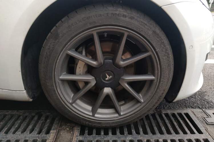 Used Tesla Model 3 2021 Standard Range Rear-Drive Upgraded Version Right Front Wheel Hub