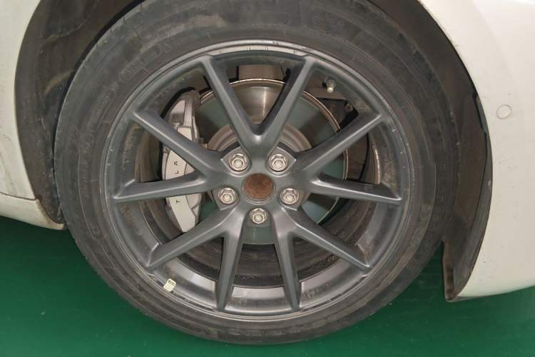 Used Tesla Model 3 2021 Standard Range Rear-Drive Upgraded Version Right Front Wheel Hub