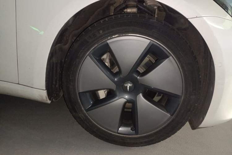 Used Tesla Model 3 2021 Standard Range Rear-Drive Upgraded Version Right Front Wheel Hub