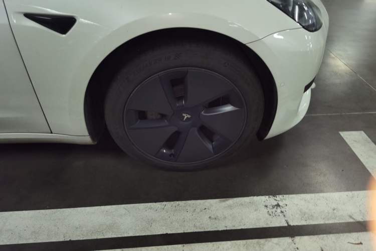 Used Tesla Model 3 2021 Standard Range Rear-Drive Upgraded Version Right Front Wheel Hub