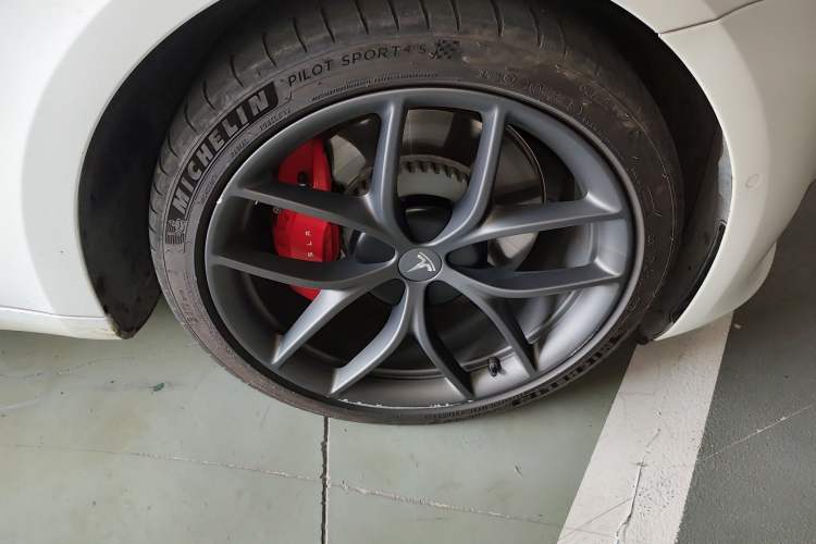 Used Tesla Model 3 2021 Performance High-Performance All-Wheel-Drive Version Right Front Wheel Hub