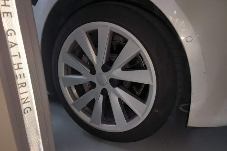 Used Tesla Model 3 2021 Standard Range Rear-Wheel Drive Upgraded Version 3D6 Right Front Wheel Hub
