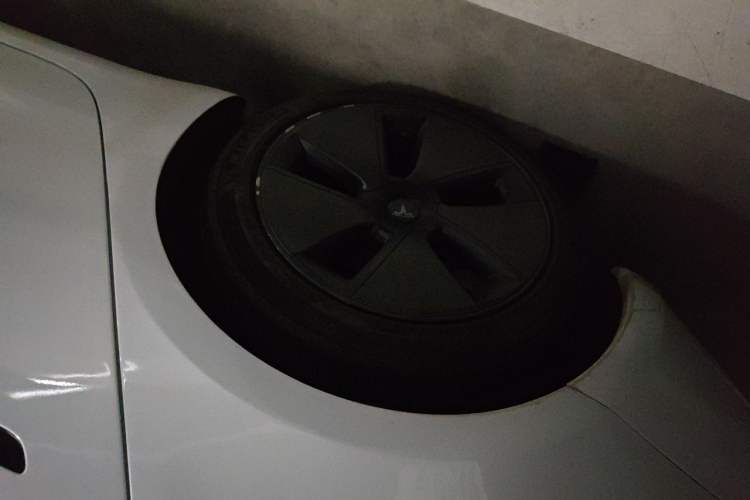 Used Tesla Model 3 2021 Standard Range Rear-Wheel Drive Upgraded Version 3D6 Right Front Wheel Hub
