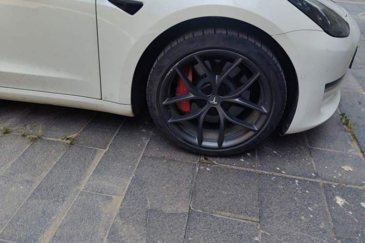 Used Tesla Model 3 2021 Performance High-Performance All-Wheel-Drive Version 3D6 Right Front Wheel Hub