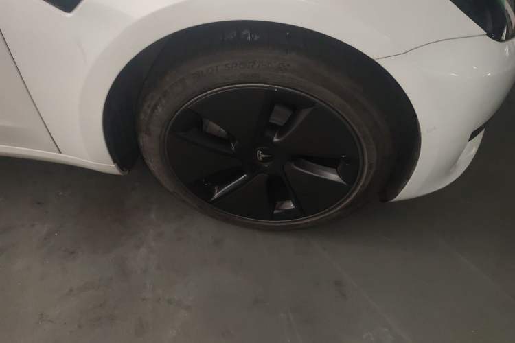 Used Tesla Model 3 2021 Standard Range Rear-Drive Upgraded Version Right Front Wheel Hub