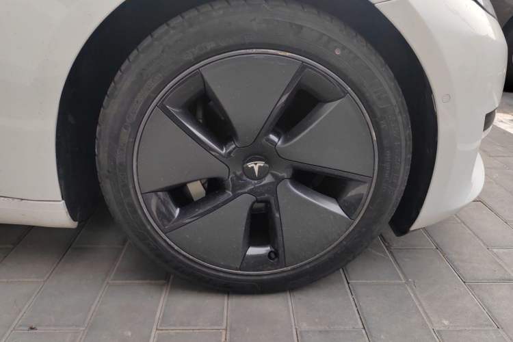 Used Tesla Model 3 2021 Standard Range Rear-Drive Upgraded Version Right Front Wheel Hub