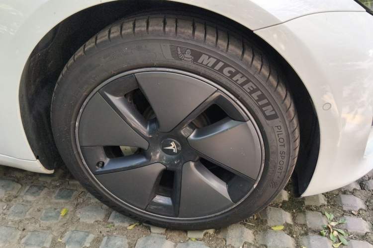 Used Tesla Model 3 2021 Standard Range Rear-Wheel Drive Upgraded Version 3D6 Right Front Wheel Hub