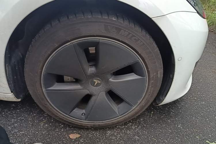 Used Tesla Model 3 2021 Standard Range Rear-Wheel Drive Upgraded Version 3D6 Right Front Wheel Hub
