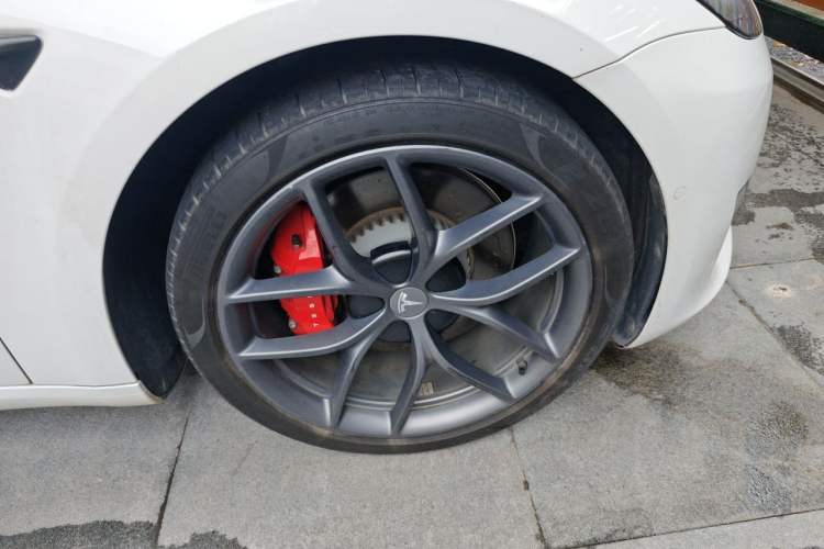 Used Tesla Model 3 2021 Performance High-Performance All-Wheel-Drive Version Right Front Wheel Hub