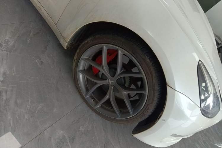 Used Tesla Model 3 2021 Performance High-Performance All-Wheel-Drive Version Right Front Wheel Hub