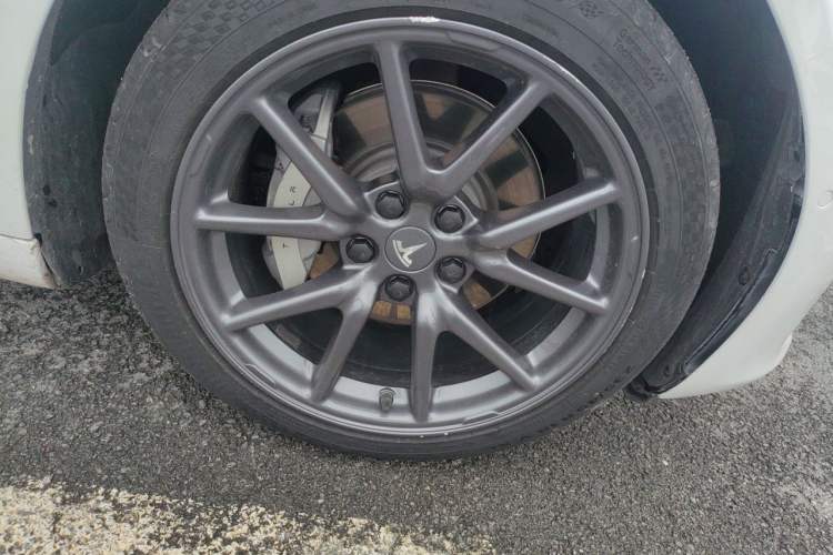 Used Tesla Model 3 2021 Standard Range Rear-Wheel Drive Upgraded Version 3D6 Right Front Wheel Hub