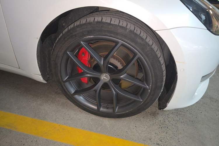 Used Tesla Model 3 2021 Performance High-Performance All-Wheel-Drive Version 3D6 Right Front Wheel Hub