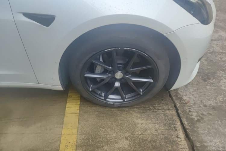 Used Tesla Model 3 2021 Standard Range Rear-Drive Upgraded Version Right Front Wheel Hub