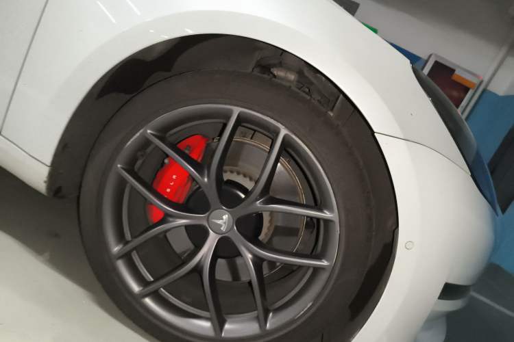 Used Tesla Model 3 2021 Performance High-Performance All-Wheel-Drive Version Right Front Wheel Hub