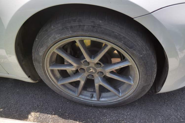 Used Tesla Model 3 2021 Standard Range Rear-Wheel Drive Upgraded Version 3D6 Right Front Wheel Hub