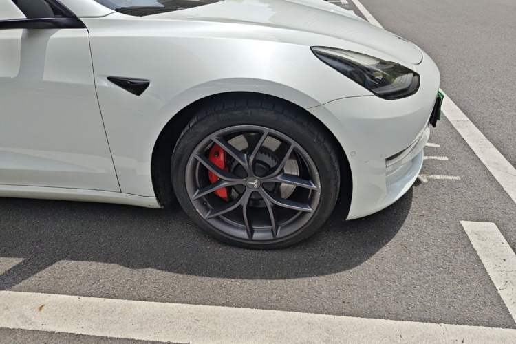 Used Tesla Model 3 2021 Performance High-Performance All-Wheel-Drive Version Right Front Wheel Hub