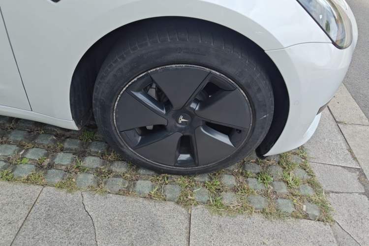Used Tesla Model 3 2021 Standard Range Rear-Wheel Drive Upgraded Version 3D6 Right Front Wheel Hub