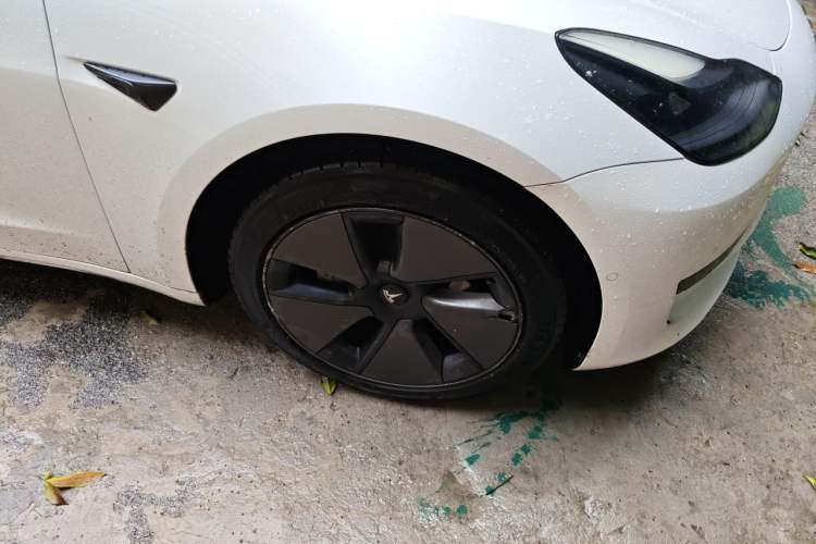 Used Tesla Model 3 2021 Standard Range Rear-Drive Upgraded Version Right Front Wheel Hub