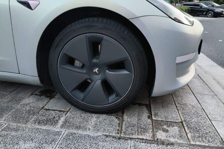 Used Tesla Model 3 2021 Standard Range Rear-Wheel Drive Upgraded Version 3D6 Right Front Wheel Hub