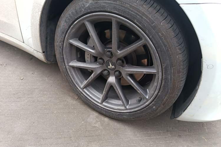 Used Tesla Model 3 2021 Standard Range Rear-Wheel Drive Upgraded Version 3D6 Right Front Wheel Hub
