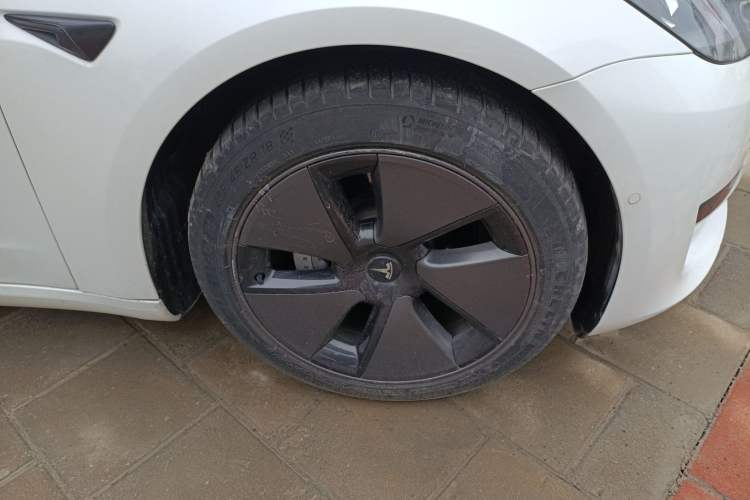 Used Tesla Model 3 2021 Standard Range Rear-Drive Upgraded Version Right Front Wheel Hub
