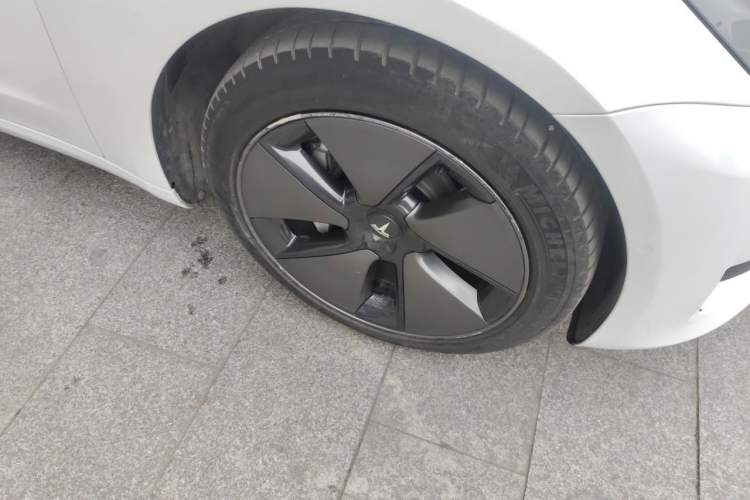 Used Tesla Model 3 2021 Standard Range Rear-Drive Upgraded Version Right Front Wheel Hub