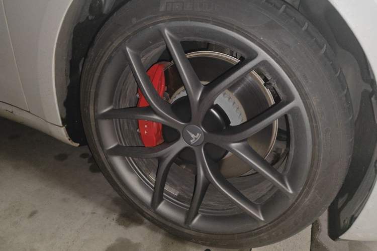 Used Tesla Model 3 2021 Performance High-Performance All-Wheel-Drive Version Right Front Wheel Hub