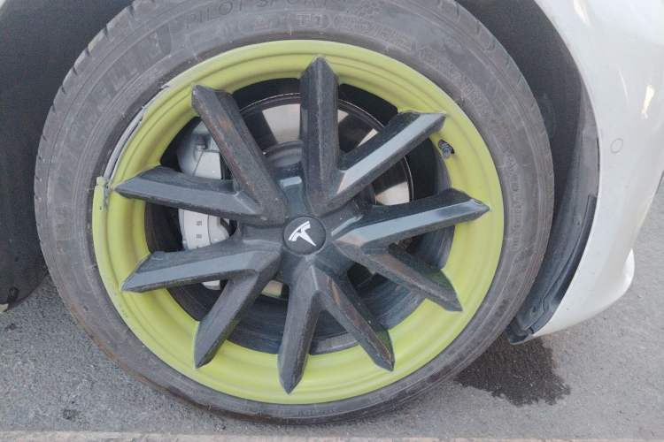 Used Tesla Model 3 2021 Standard Range Rear-Drive Upgraded Version Right Front Wheel Hub