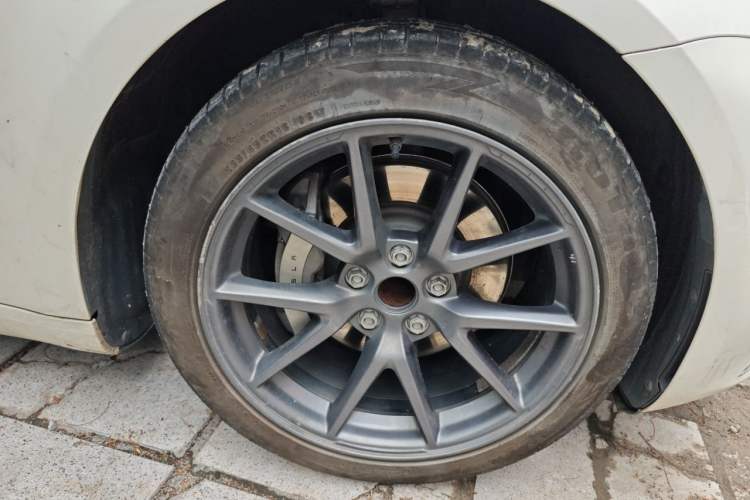 Used Tesla Model 3 2021 Standard Range Rear-Wheel Drive Upgraded Version 3D6 Right Front Wheel Hub