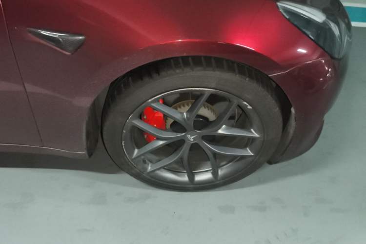 Used Tesla Model 3 2021 Revised Performance Version with All-Wheel Drive 3D1 Right Front Wheel Hub