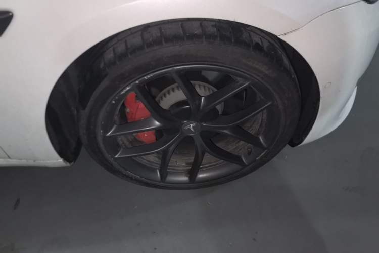 Used Tesla Model 3 2021 Performance High-Performance All-Wheel-Drive Version Right Front Wheel Hub
