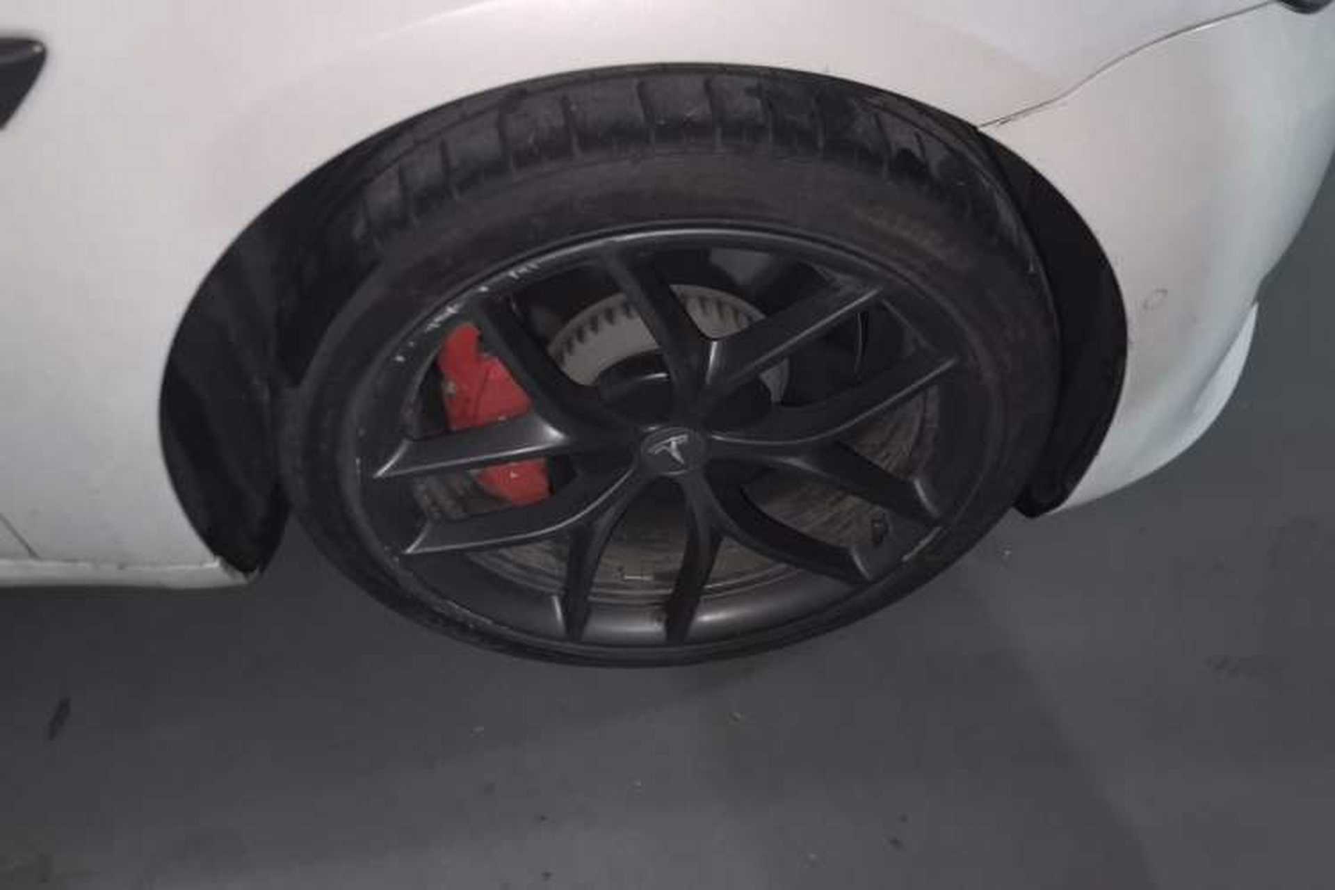 Used Tesla Model 3 2021 Performance High-Performance All-Wheel-Drive Version Right Front Wheel Hub