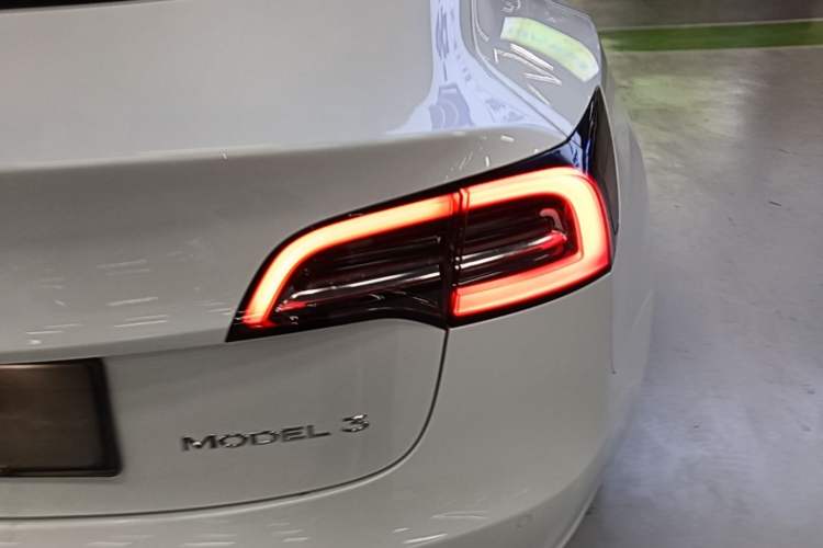 Used Tesla Model 3 2021 Standard Range Rear-Drive Upgraded Version Right Rear Taillight