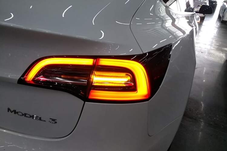 Used Tesla Model 3 2021 Standard Range Rear-Wheel Drive Upgraded Version 3D6 Right Rear Taillight