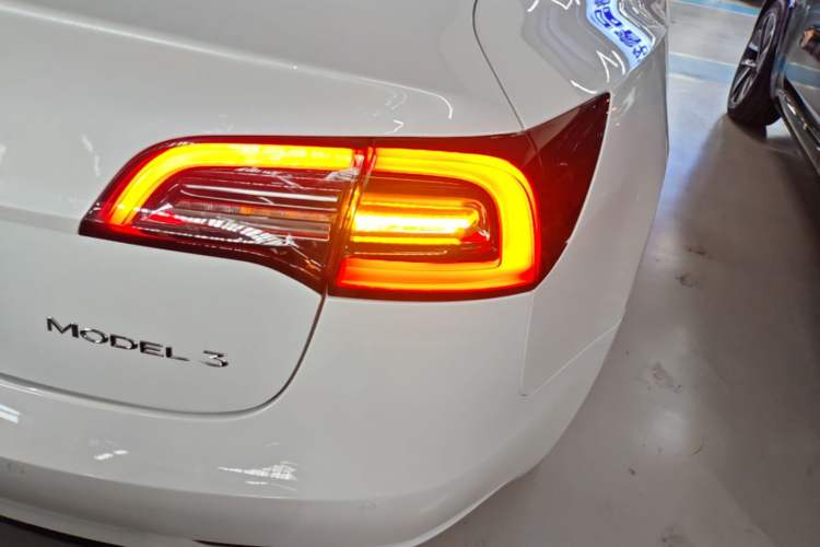 Used Tesla Model 3 2021 Standard Range Rear-Wheel Drive Upgraded Version 3D6 Right Rear Taillight