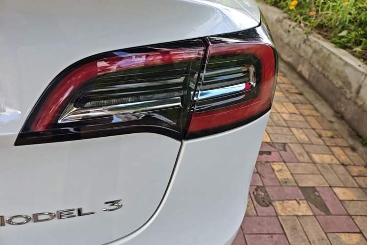 Used Tesla Model 3 2021 Standard Range Rear-Wheel Drive Upgraded Version 3D6 Right Rear Taillight
