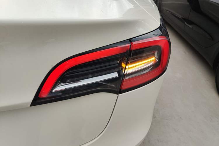 Used Tesla Model 3 2021 Standard Range Rear-Wheel Drive Upgraded Version 3D6 Right Rear Taillight