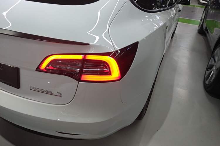 Used Tesla Model 3 2021 Performance High-Performance All-Wheel-Drive Version 3D6 Right Rear Taillight