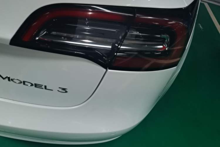 Used Tesla Model 3 2021 Standard Range Rear-Wheel Drive Upgraded Version 3D6 Right Rear Taillight