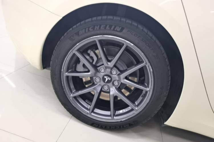 Used Tesla Model 3 2021 Standard Range Rear-Wheel Drive Upgraded Version 3D6 Right Rear Wheel Hub